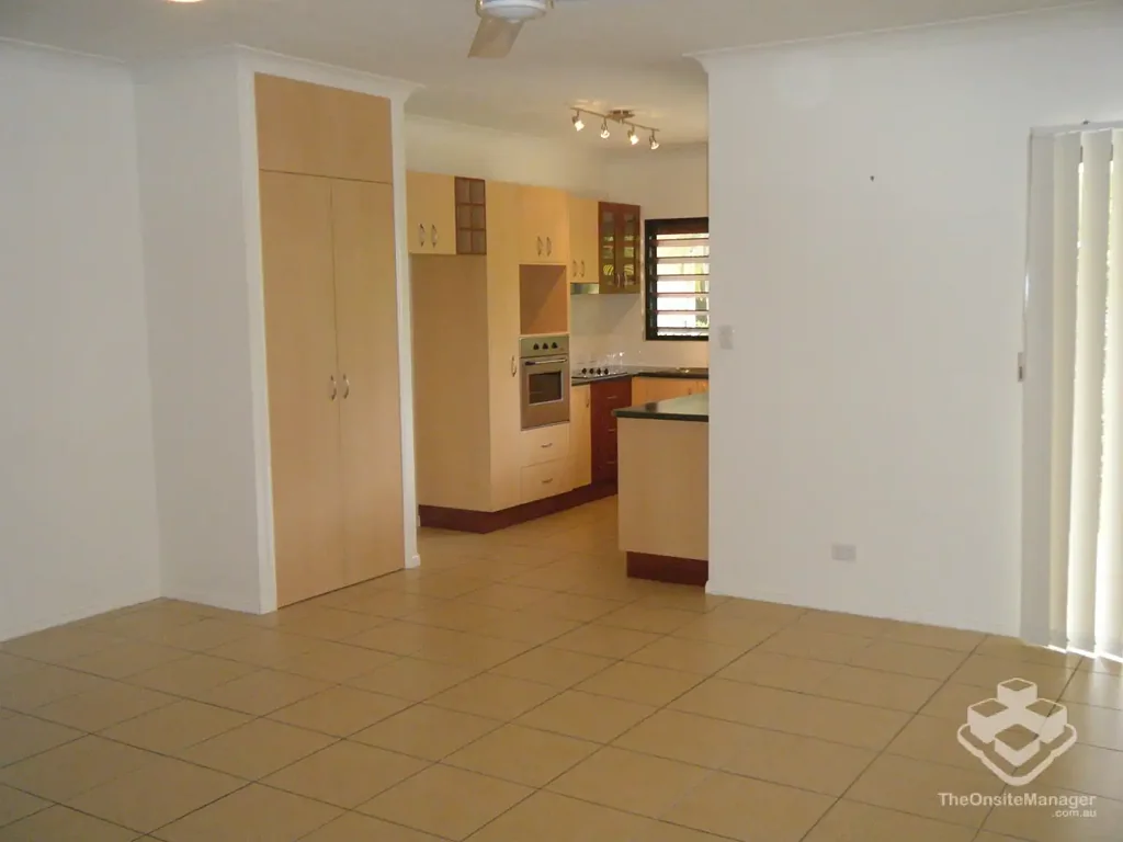 Spacious groundfloor unit with own courtyard in resort-style complex!