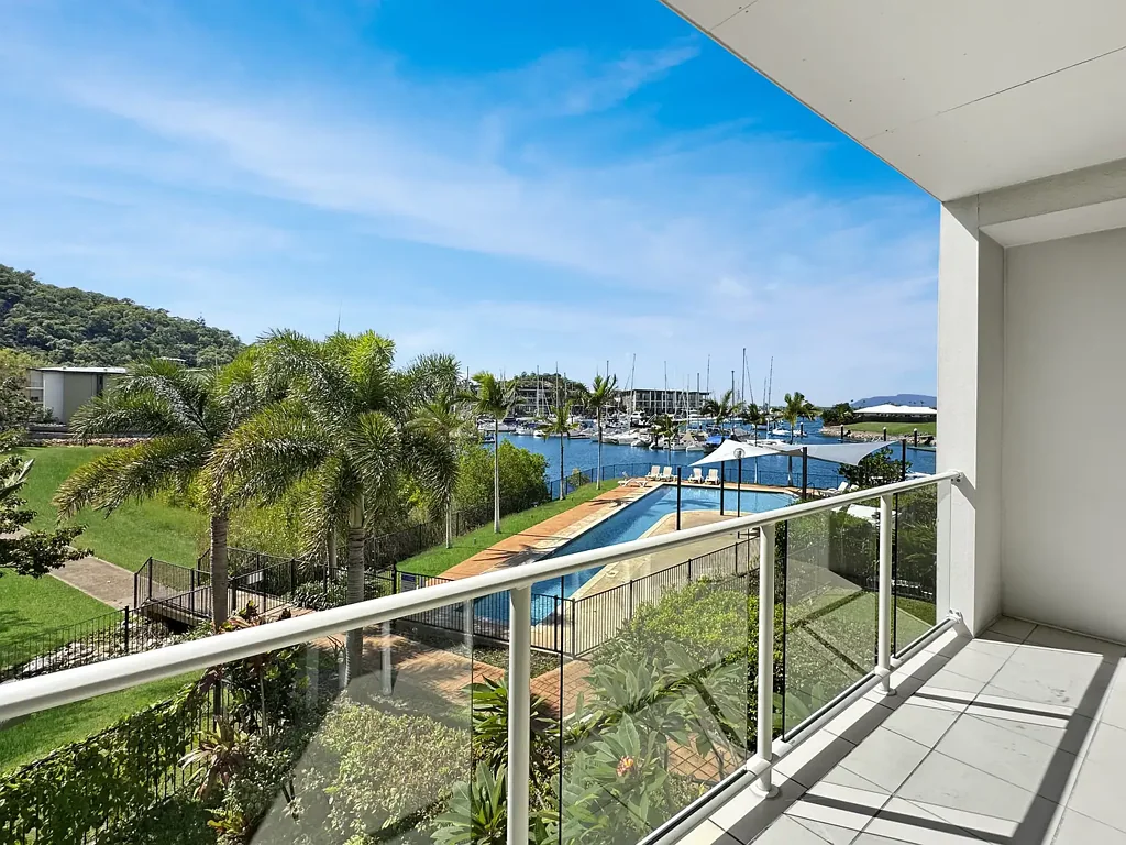 Nelly Bay 3Moenga Marina Townhouse with Marina and Ocean Views