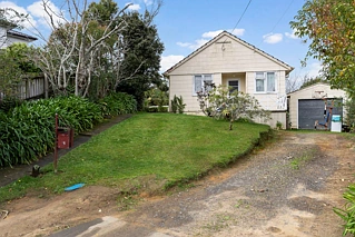 18 Castaing Crescent, Te Atatu South, Waitakere City