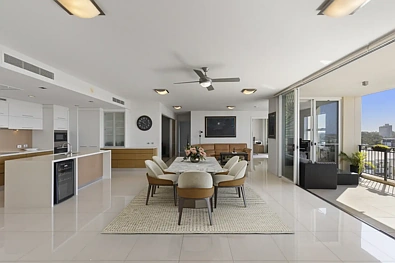 Carrara 3房  Rare Sub-Penthouse Living with Uninterrupted Gold Coast Skyline Views!