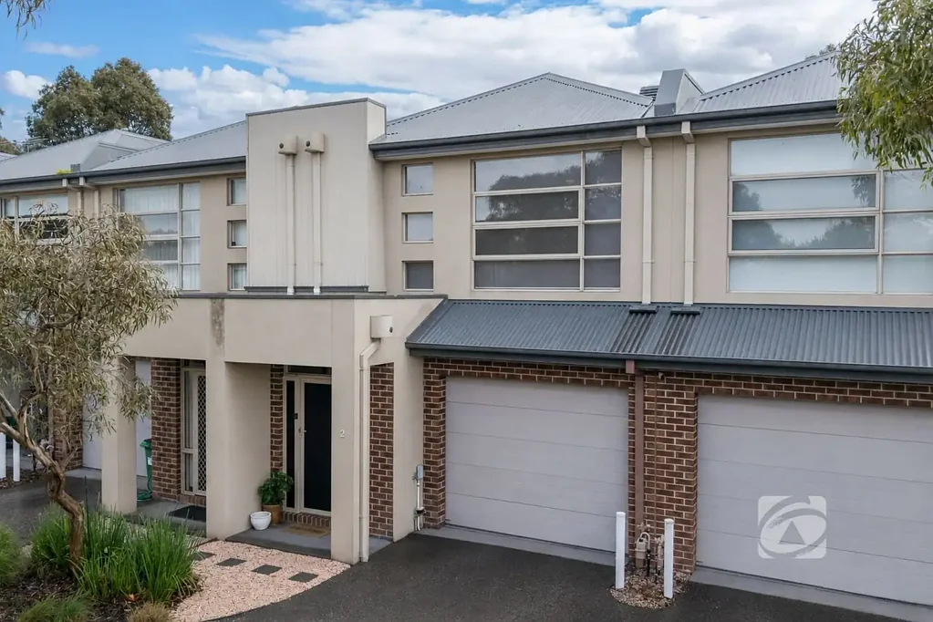 Pakenham 3房 湖畔联排别墅，享有公园景观 Lakeside Townhouse with Park Views