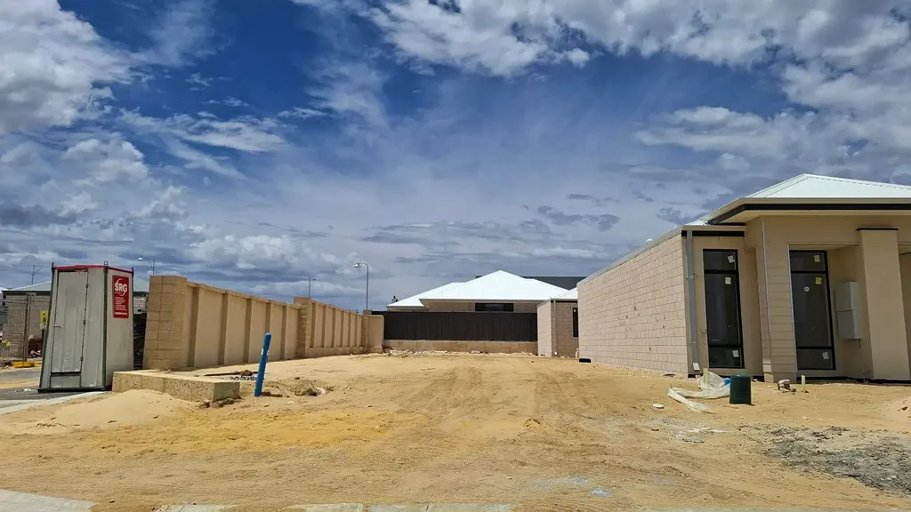 Mindarie CATALINA BEACH ESTATE – SHORT WALK TO BEACH AND MARINA