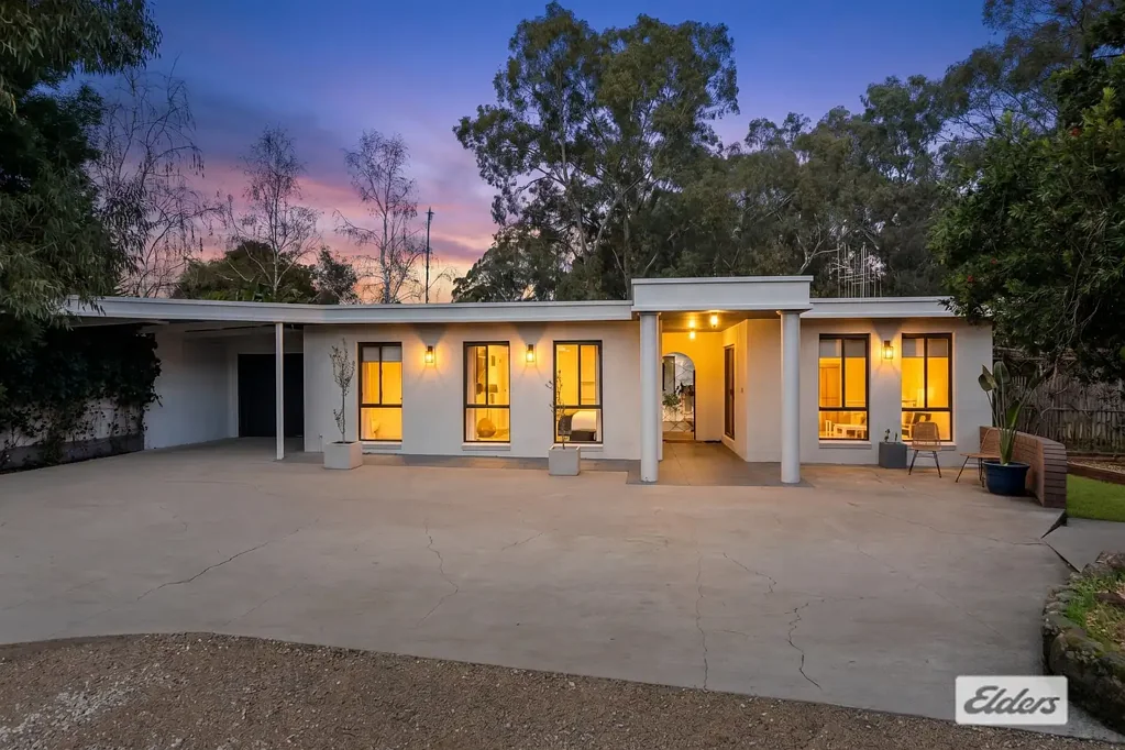 Flora Hill 4房  Renovated Home on 3,277sqm, With Lifestyle & Investment Appeal – Dual Occupancy and Shedding Options (STCA)