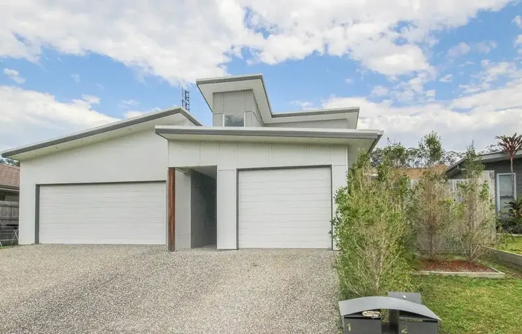 An Intimate, Self-Sufficient Haven Prestigiously Nestled in Little Mountain