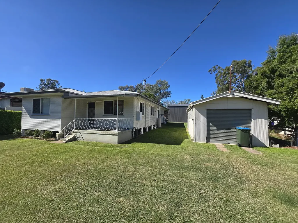 Theodore 4chambre Charming Family Home with Powered Shed & Caravan Storage