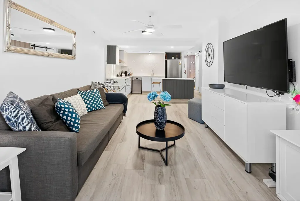 1E/3540 Main Beach Parade, Main Beach, QLD 4217
