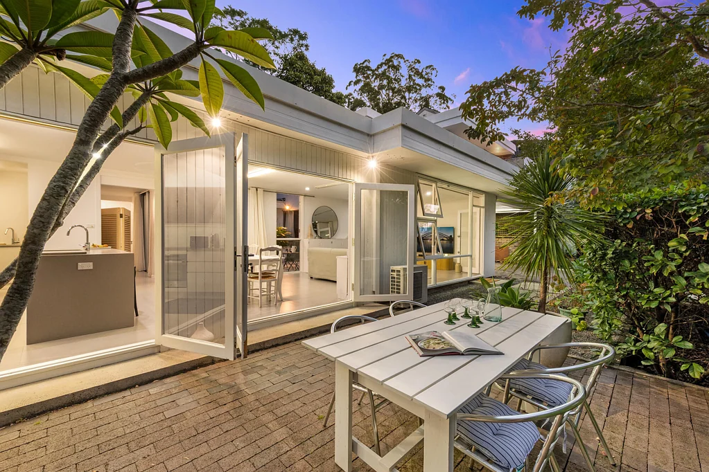 Wahroonga 4ห้องนอน Timeless mid-century appeal, peaceful family pocket