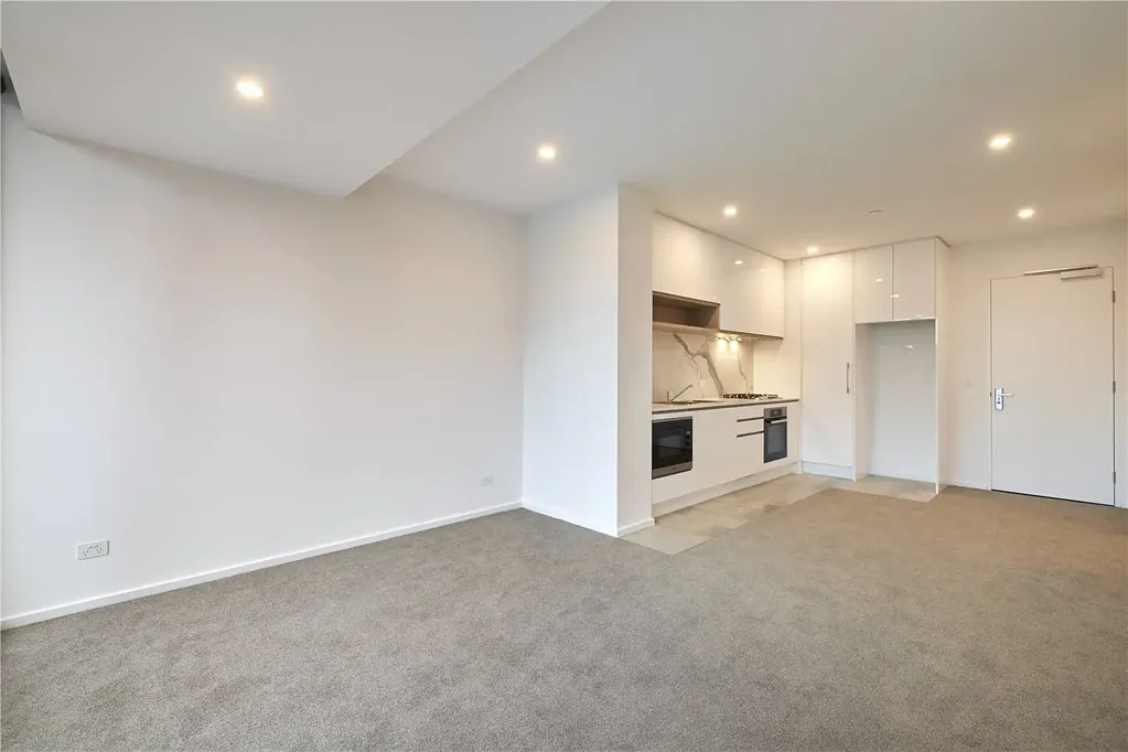 Explore the best that Melbourne has to offer with this stunning 1 Bedroom Apartment