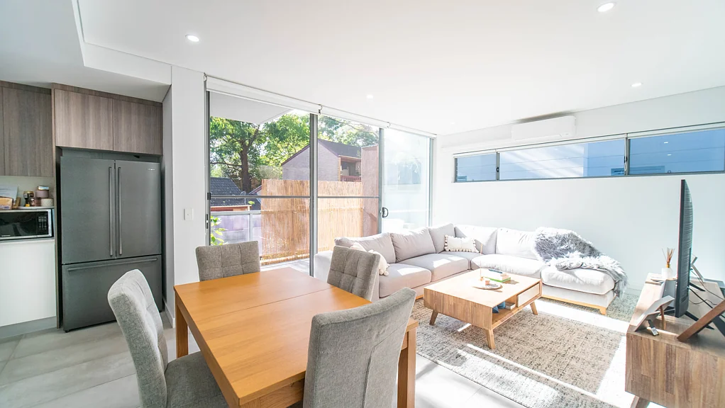Modern 2 bedroom Unit in the Heart of Peakhurst