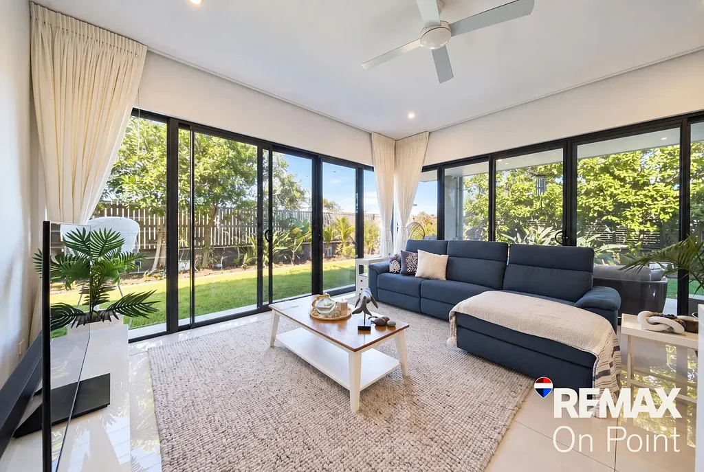 Wellington Point 3Kwarto Spacious Single-Level Town House Living with a Full-Sized Backyard