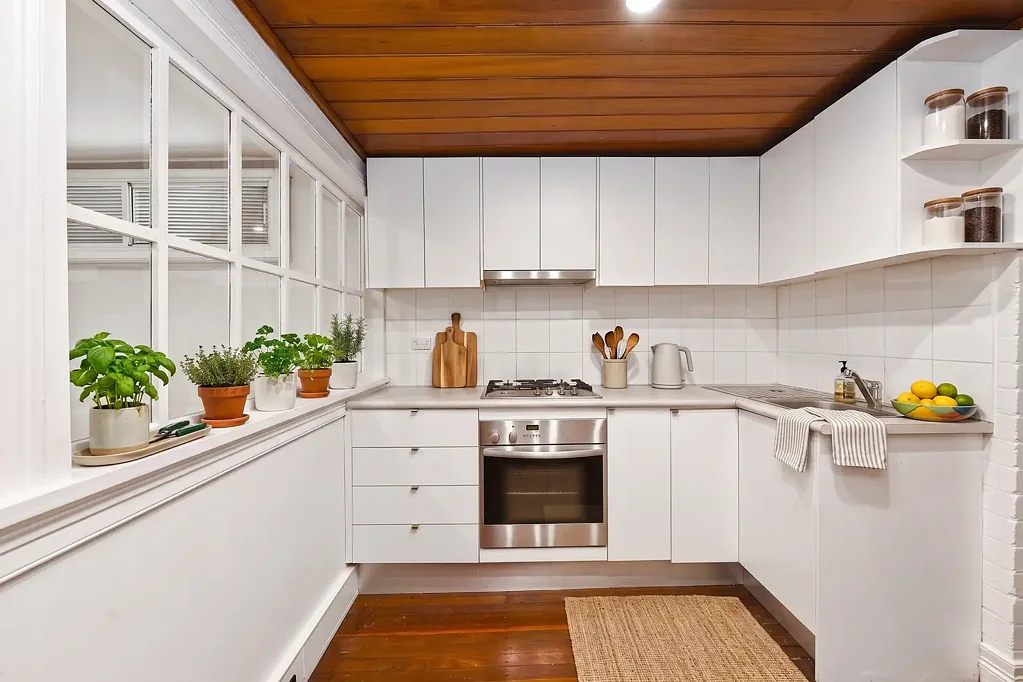 Easy-Care Grannyflat in Convenient Location