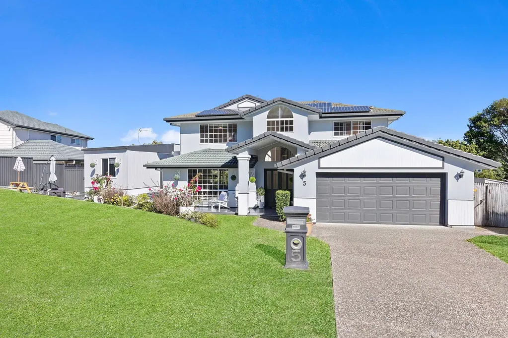 Parkwood 6 Bedroom AUCTION ALERT!! – 6-BEDROOM DUAL LIVING HOME WITH RESERVE THAT WILL SHOCK!!!
