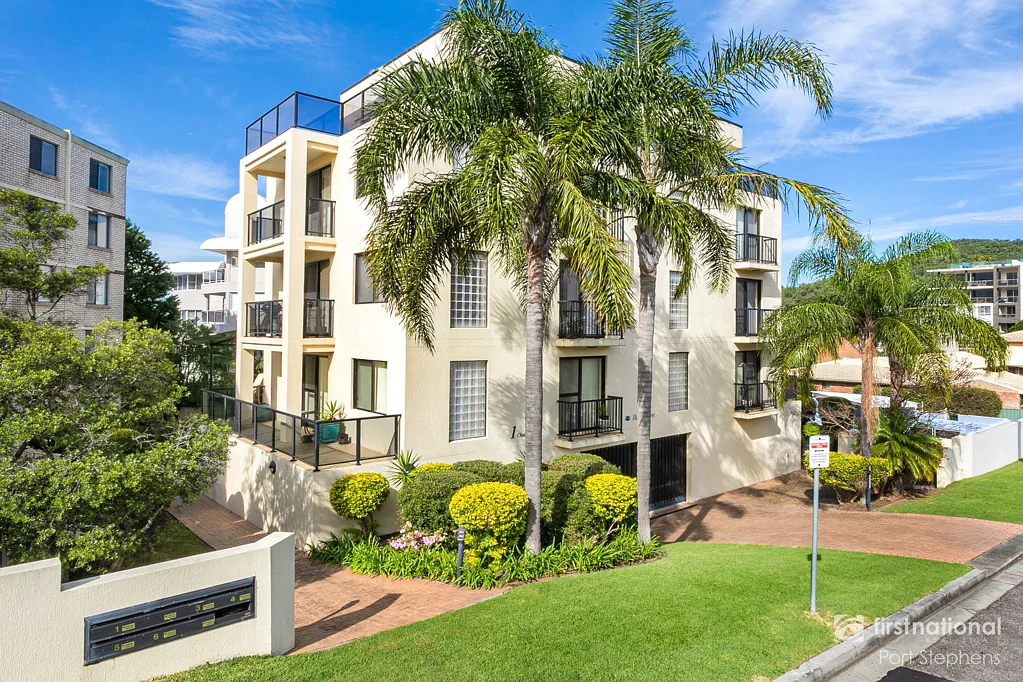 Nelson Bay 2房  FANTASTIC VALUE IN THE HEART OF TOWN! BOUTIQUE COMPLEX... MOVE IN READY!