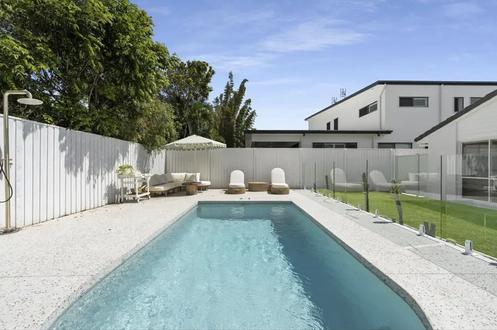 Wurtulla 3 Slaapkamer PALM SPRINGS INSPIRED COASTAL RETREAT