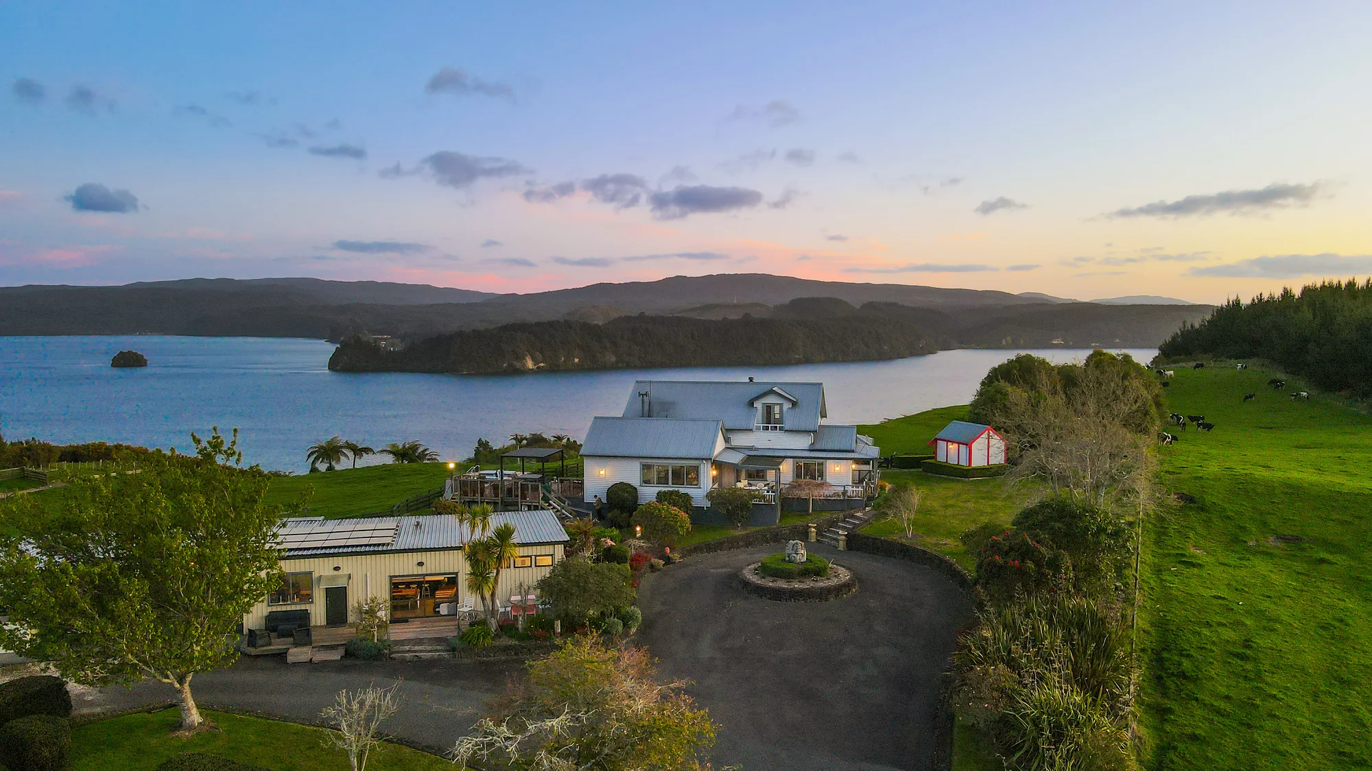 Okere Falls Internationally Appealing Retreat on Lake Rotoiti