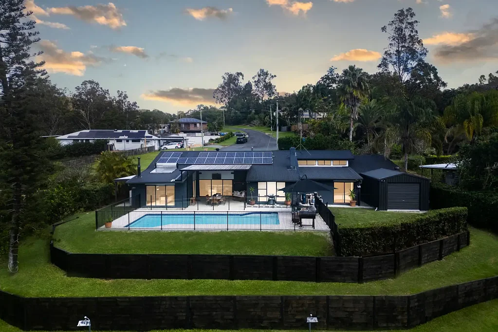 Mudgeeraba 5બેડરૂમ Impressive Family Entertainer with Pool and Tennis Court