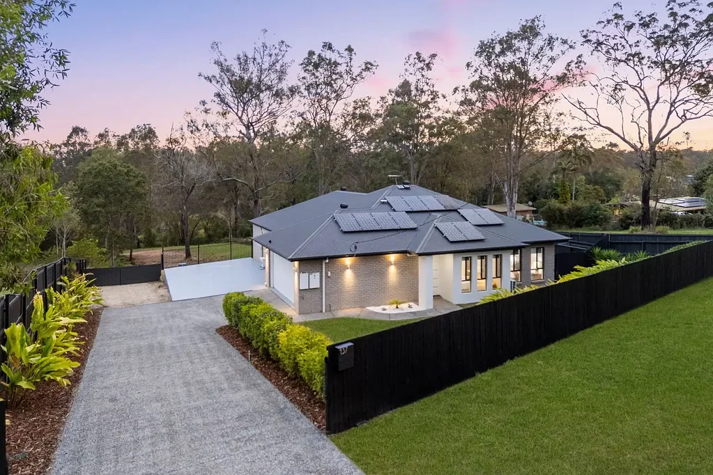 Karalee 4部屋 Nest or invest, fantastic opportunity for one lucky buyer. Insurance through BOQ approx $210 per month