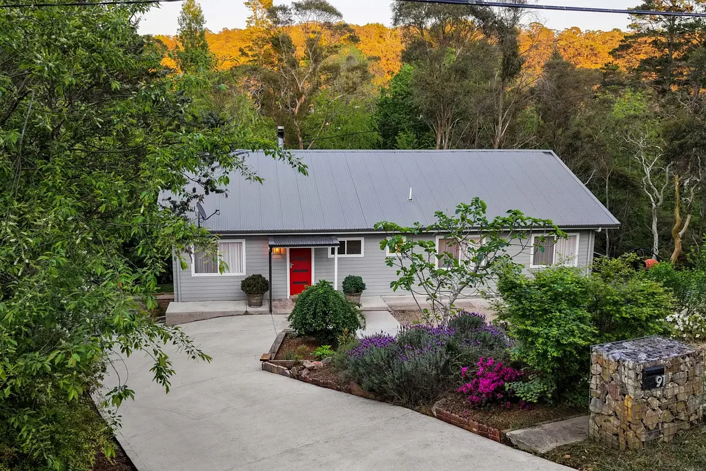 Leura 4ਬੈੱਡਰੂਮ Stunning Leura Residence with Bespoke Craftmanship Throughout