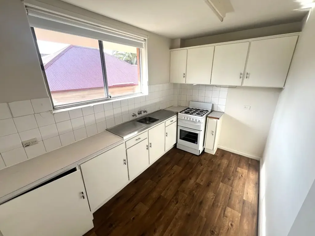 BAYSIDE APARTMENT LIVING......