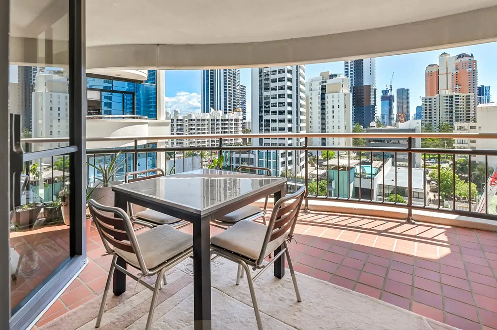 Broadbeach 2ห้องนอน SPACIOUS, NORTH FACING BEACHSIDE APARTMENT