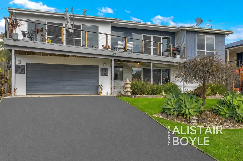 Korumburra 4침실 The Brief: Majestic Views, Grand Proportions & Family Living at Its Finest