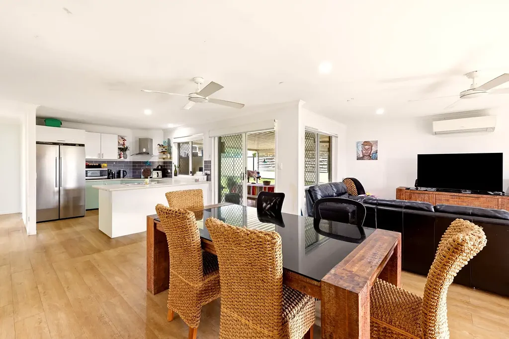 Deception Bay 4 Slaapkamer Spacious Family Living on a Huge Block with Side Access & Shed