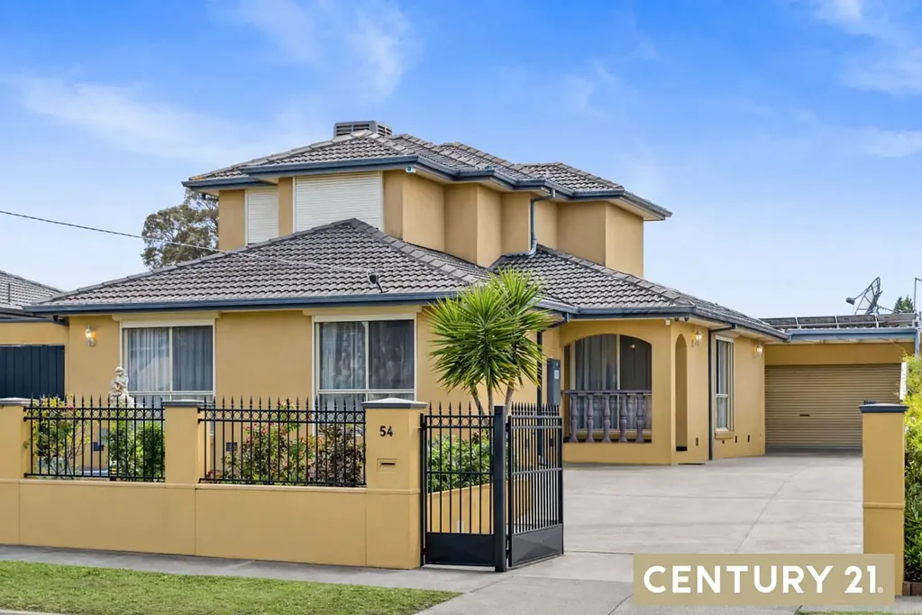 Grand Family Living in Prime Dandenong North Location!