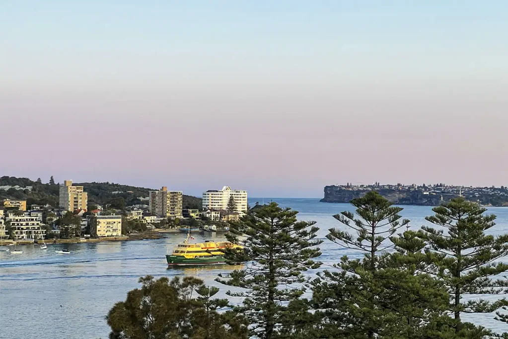 Manly 2 Slaapkamer Stylish Coastal Apartment with Stunning Sea Views – 350m to Manly Wharf