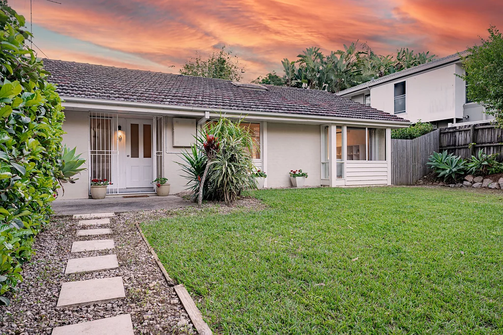 9 Fiona Street, Chapel Hill, QLD 4069