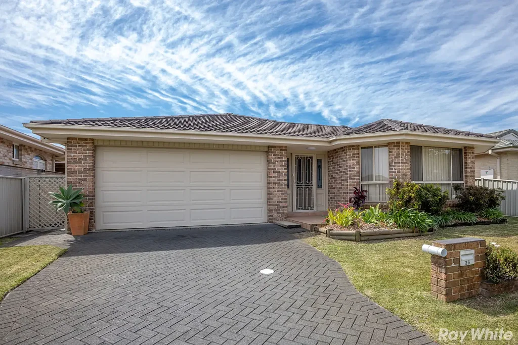 Tuncurry 4房  Immaculate Family Home in Sought-After Banksia Estate