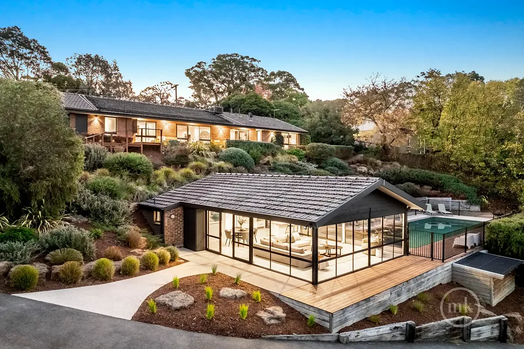 Lower Plenty 4房  Timeless Family Luxury on the Riverside with Breathtaking Views!