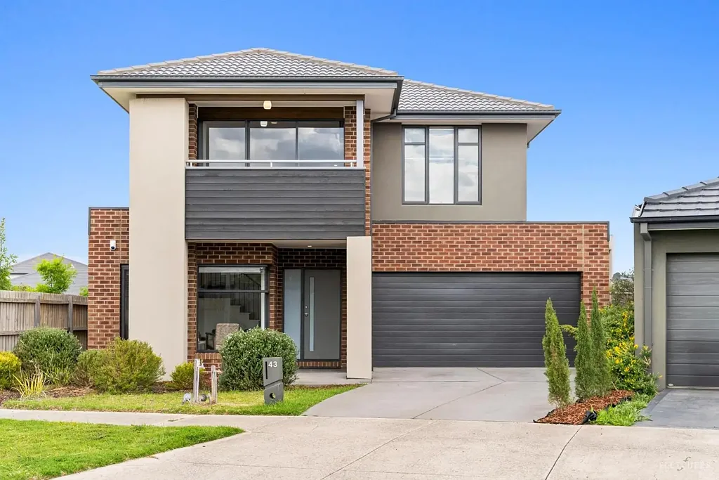 Point Cook 4房 宽敞生活区  主厨梦想厨房  奢华主卧套房  三间明亮卧室  双车库低维护后院  黄金地段好学校 The Ultimate Family Home: Space, Light and Sunsets. A Must-See!