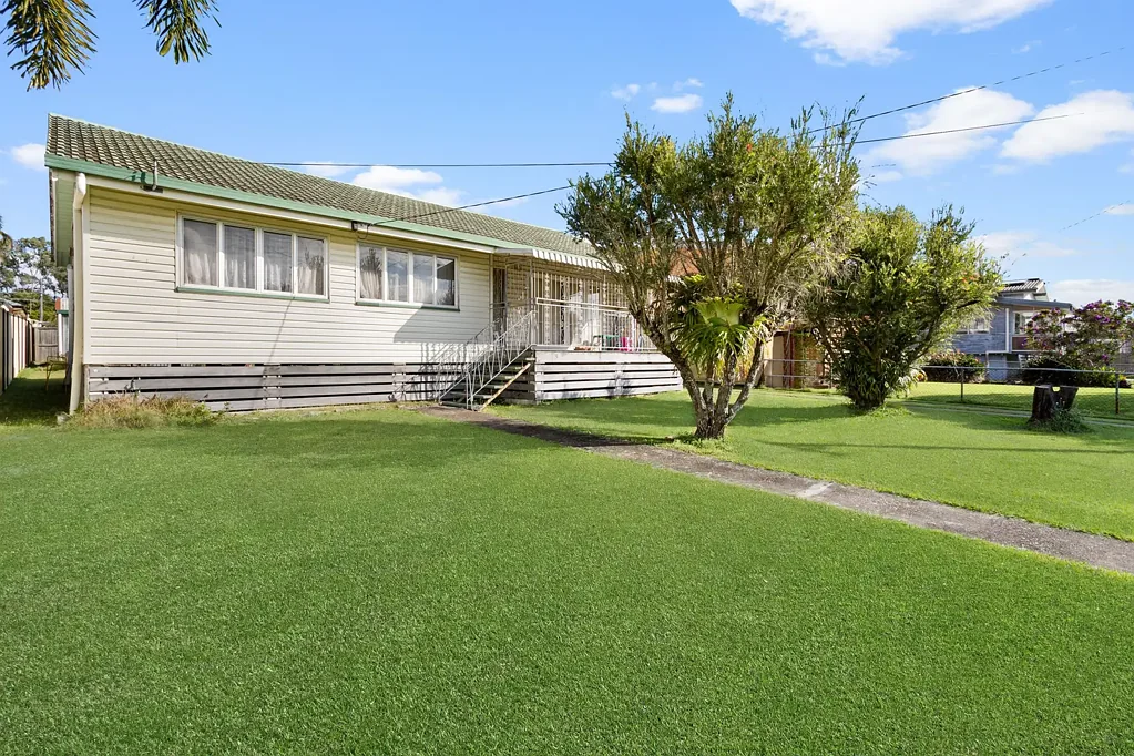 Kippa-Ring 3Phòng ngủ Unlock the Potential: Renovator's Delight with Side Access & Double Bay Shed