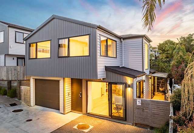 152B Luckens Road, West Harbour, Waitakere City