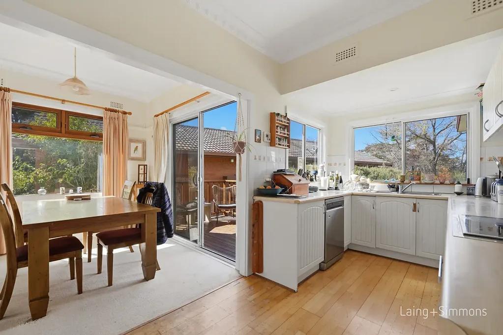 Charming Furnished Fully Family Home in North Armidale