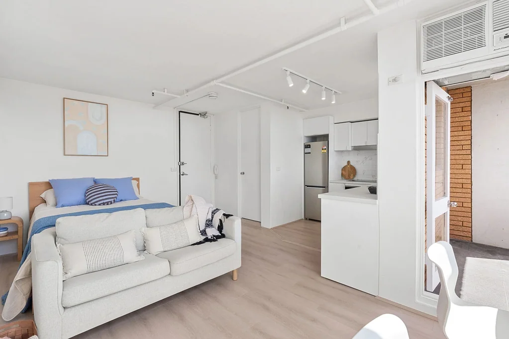 Coastal Studio Living in the Heart of Bondi Village l Furnished
