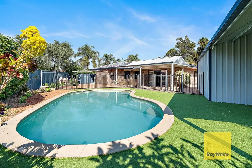 Thornlie 4Zimmer A Home that has all the Bells & Whistles you need to live comfortably!