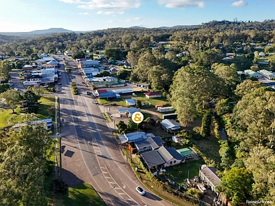 Ravenshoe 2Phòng ngủ MAIN STREET OPPORTUNITY WITH RESIDENCE & COMMERCIAL SPACE