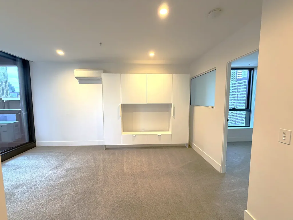 Immaculate & unfurnished 2 Bed 2 Bath