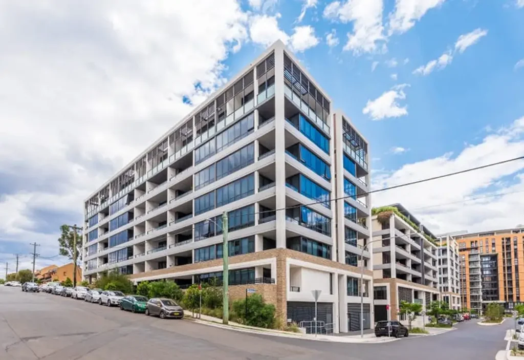 Security luxury 1 Bedroom Apartment with parking