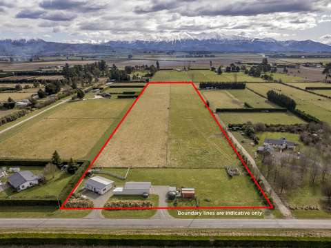 Sheffield Generous land with stunning mountain views