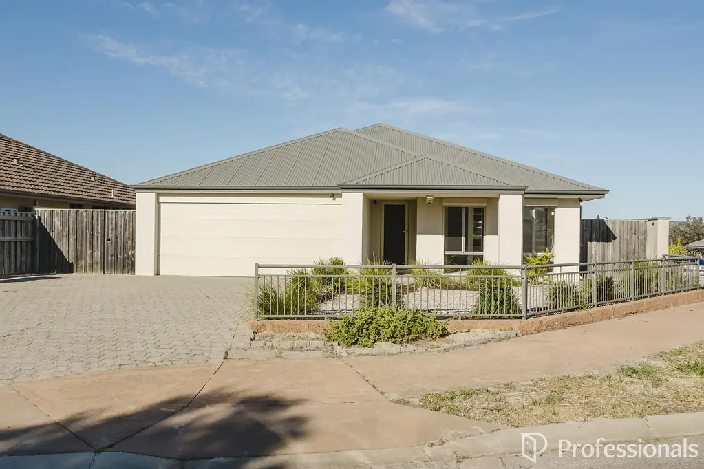Ellenbrook 4બેડરૂમ A Beautifully Refreshed Home with Hills Views, Space & So Much More