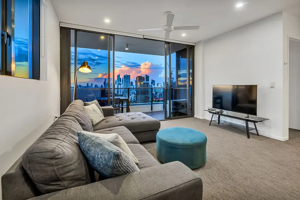 Broadbeach 2Zimmer STUNNING HIGH-LEVEL APARTMENT WITH RIVER, CITY AND HINTERLAND VIEWS