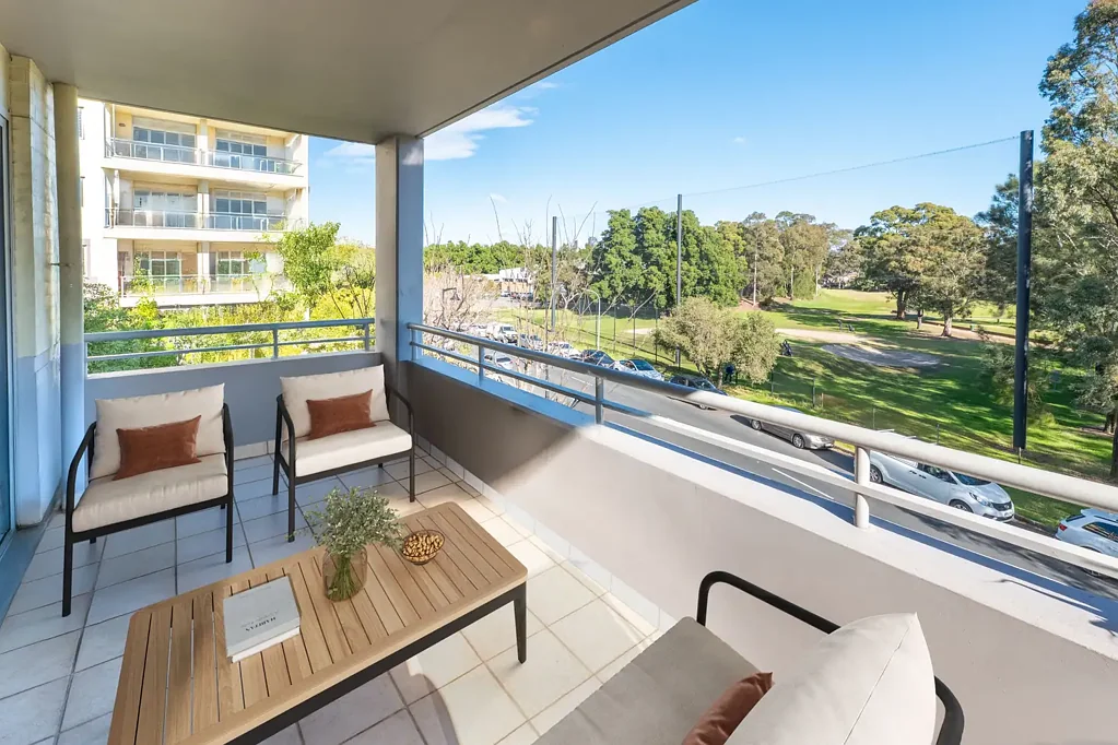 Five Dock 3ਬੈੱਡਰੂਮ Spacious Apartment with Leafy Golf Course Views in Resort Style Complex