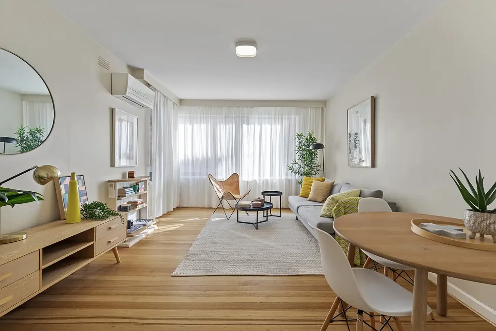 St Kilda 2ห้องนอน Classic Spacious Living with Natural Light