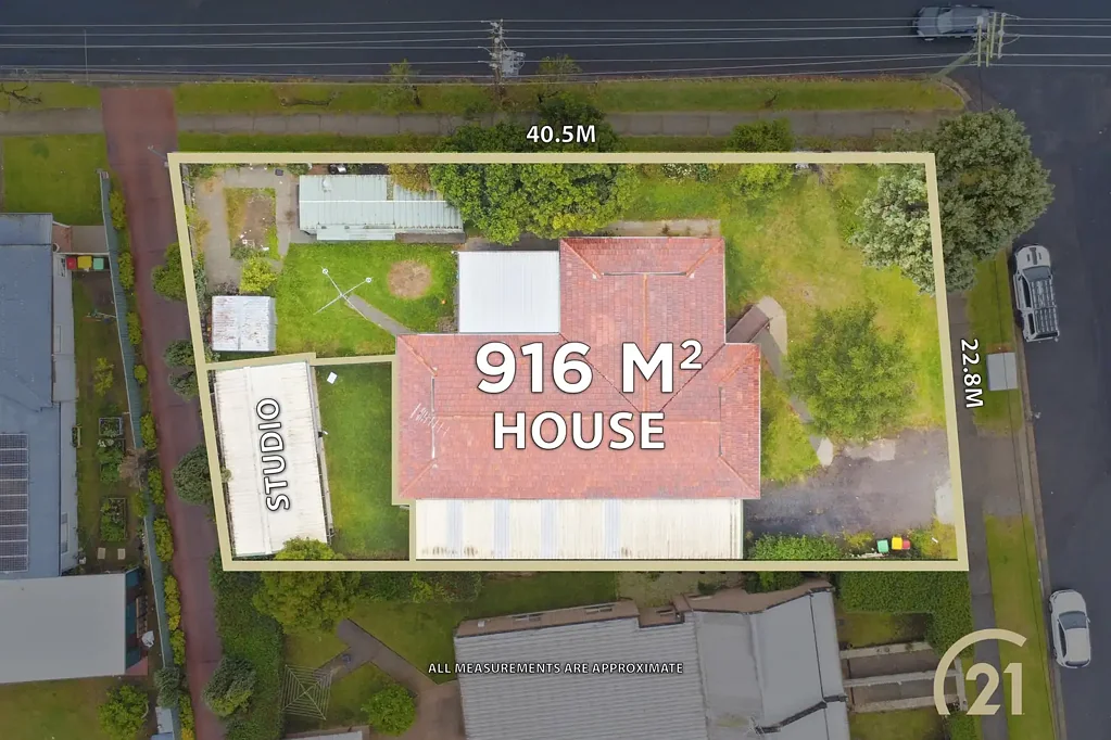 Thirlmere 4房 宽敞转角地块 916.9㎡ 双住宿功能 步行生活便利 未来潜力无限 House & Granny Flat on a Huge 916sqm approx. Corner Block
