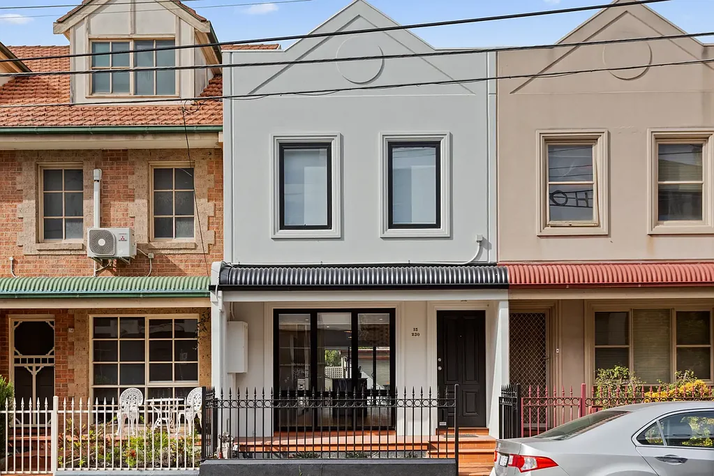 Like New Stylish 2-bedroom town home!