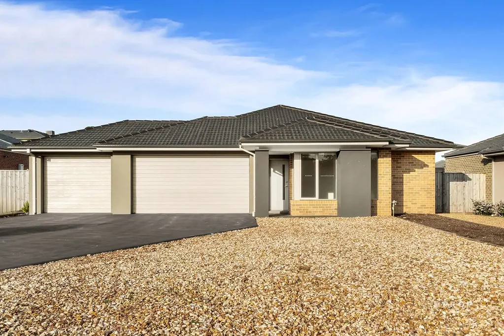 Junction Village 4 Bedroom Modern Luxury Opposite the Royal Botanic Gardens!