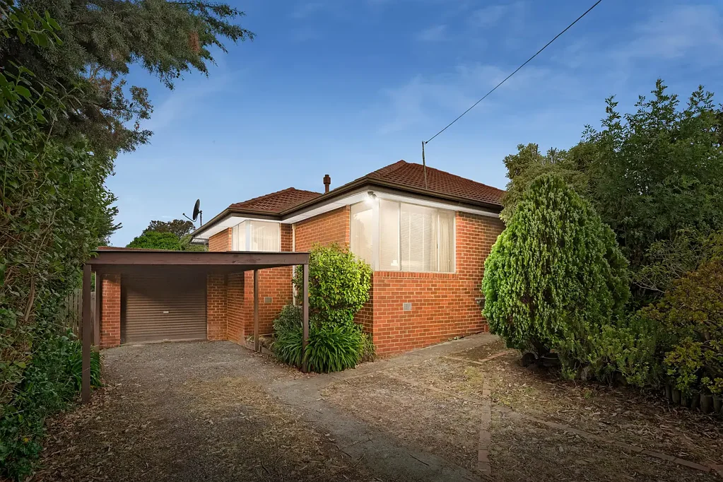 NEAT SINGLE LEVEL HOME