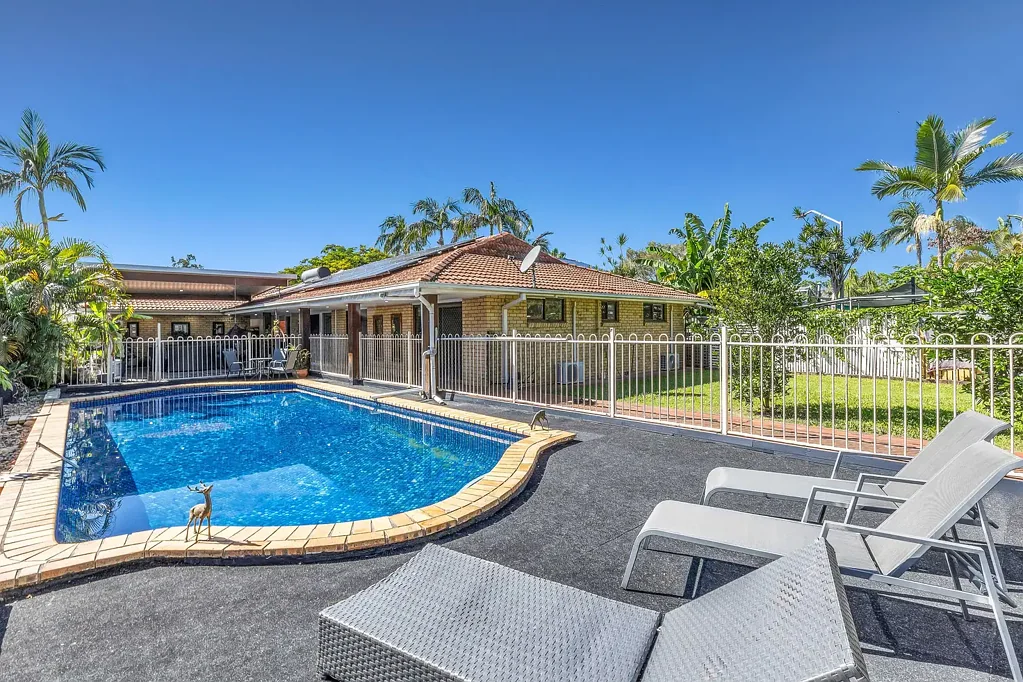 39 Rawlinna Drive, Mermaid Waters, QLD 4218